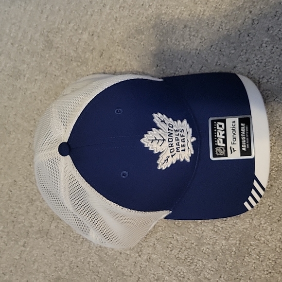 Toronto Maple Leafs Hat - Picture 2 of 6